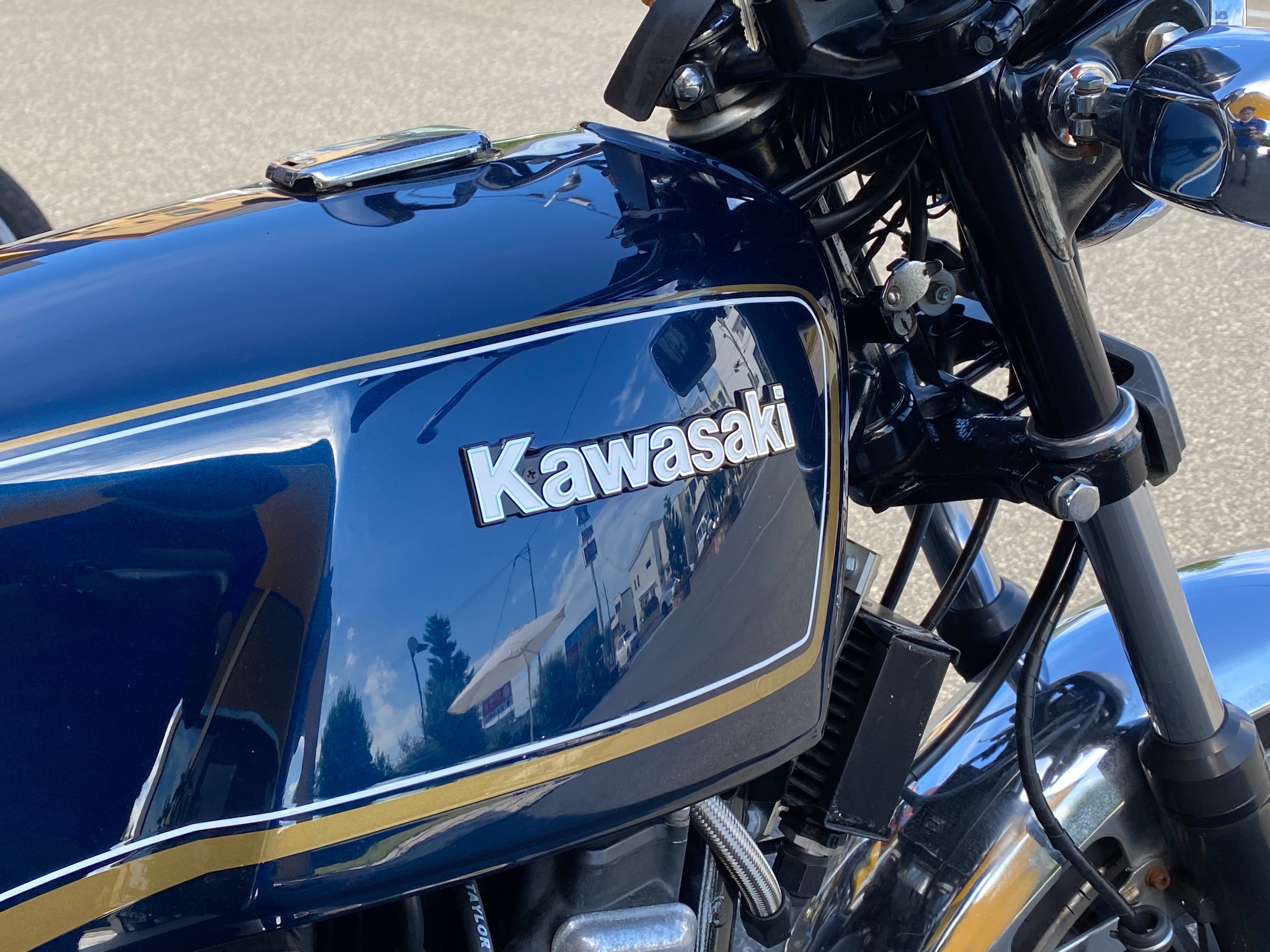 KAWASAKI Z1/Z2を形作る部位について【エンブレム】 | 【PMC.Inc】株式会社ピーエムシー｜カワサキ Zを中心としたバイクカスタムパーツのPMC