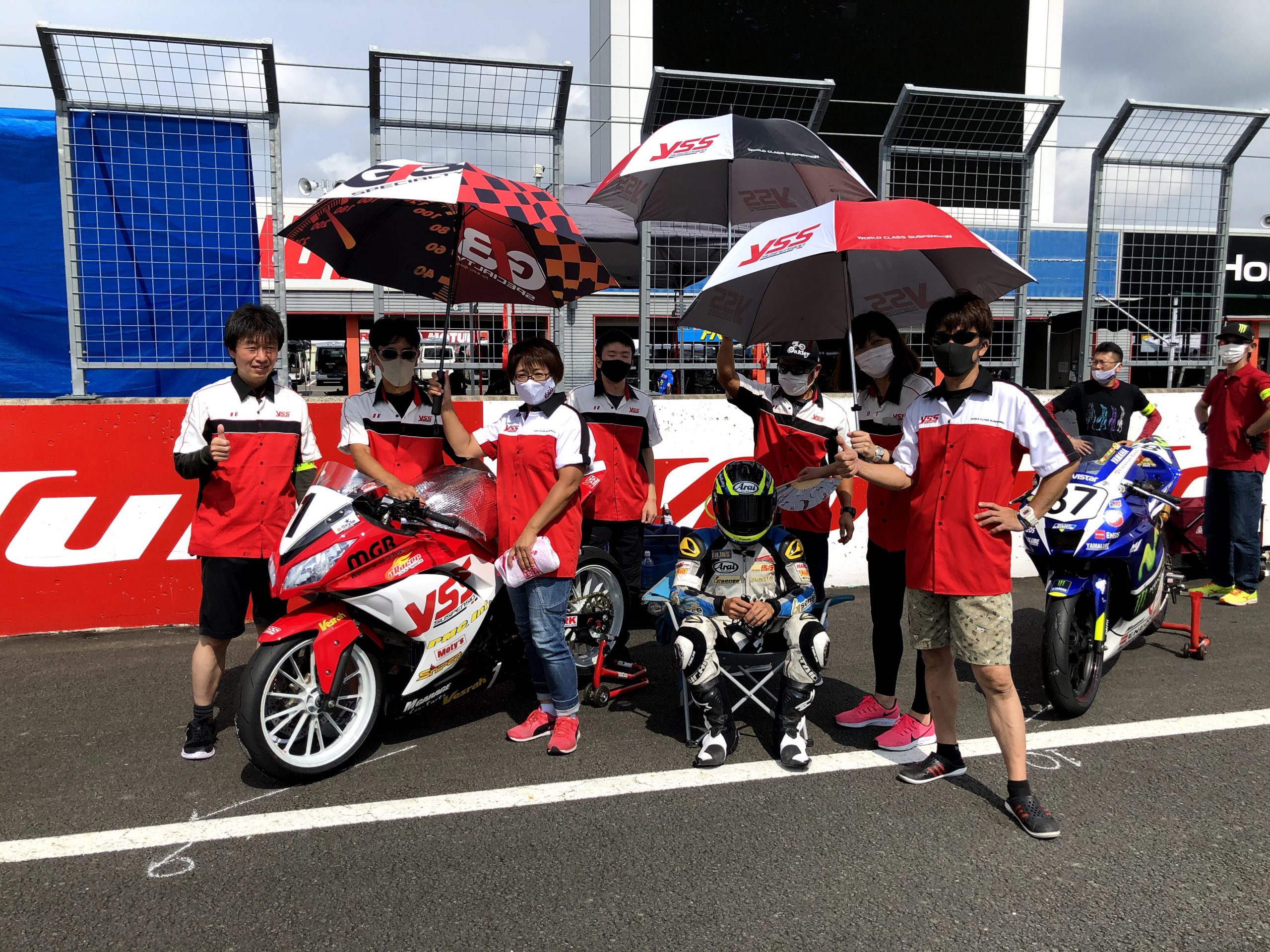 YSSレーシング×MGR.レーシ ングのメイン写真