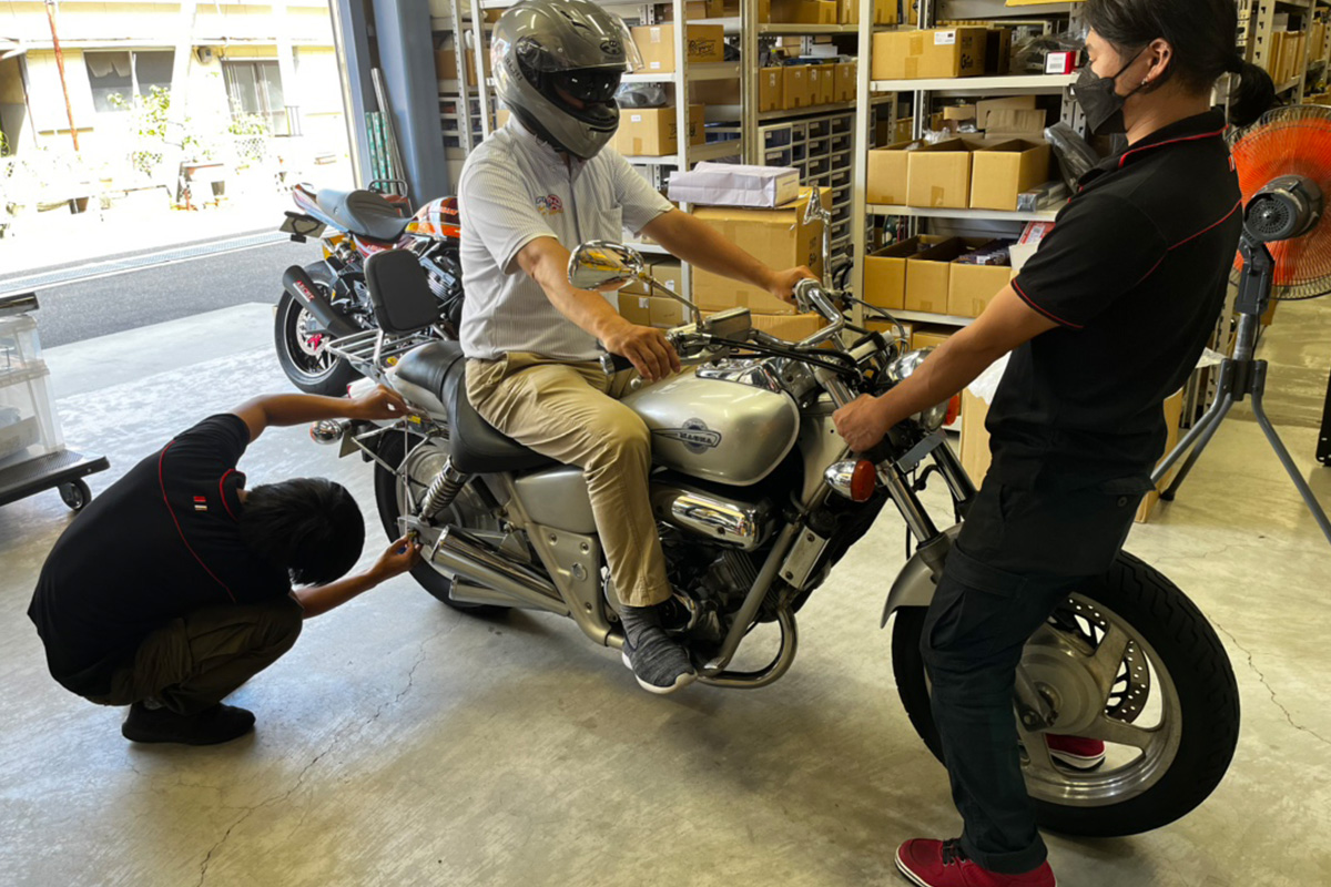 バイクサスペンションのサグ取り